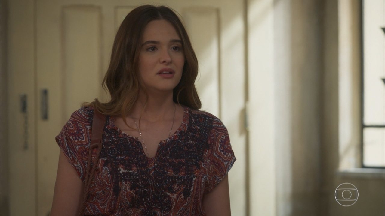 Luna (Juliana Paiva) em Salve-se Quem Puder