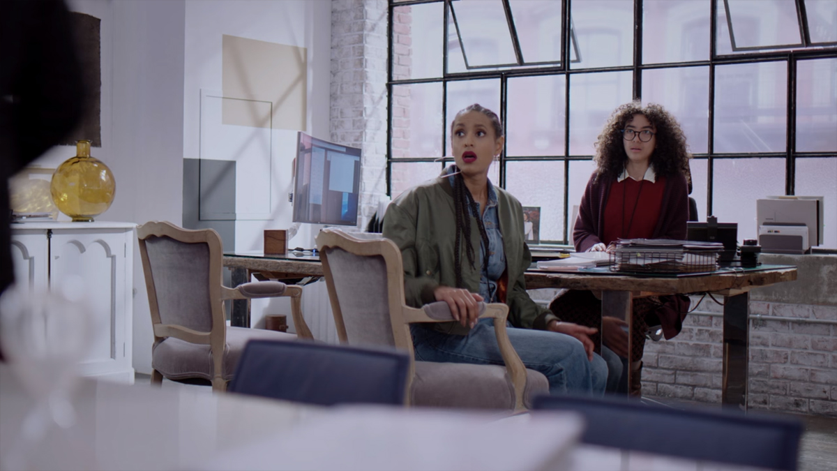 Mariana (Jeimy Osorio) e Betty (Elyfer Torres) em Betty, a Feia em NY