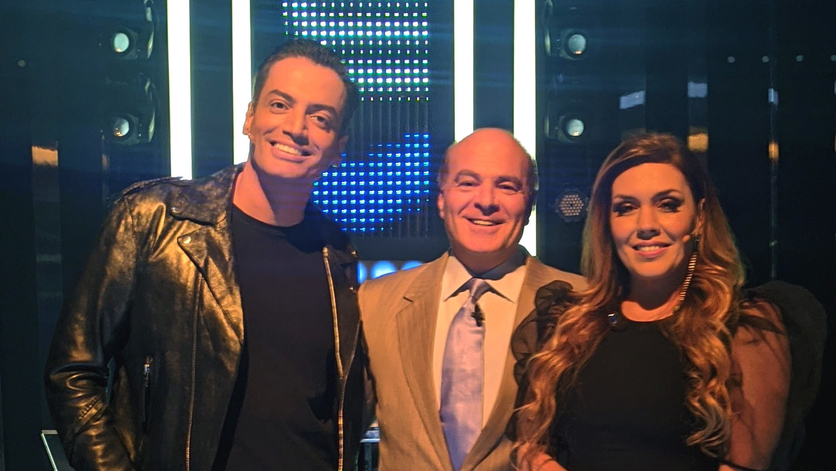 Leo Dias e Simony com Marcelo de Carvalho no Mega Senha (Divulgação / RedeTV!)