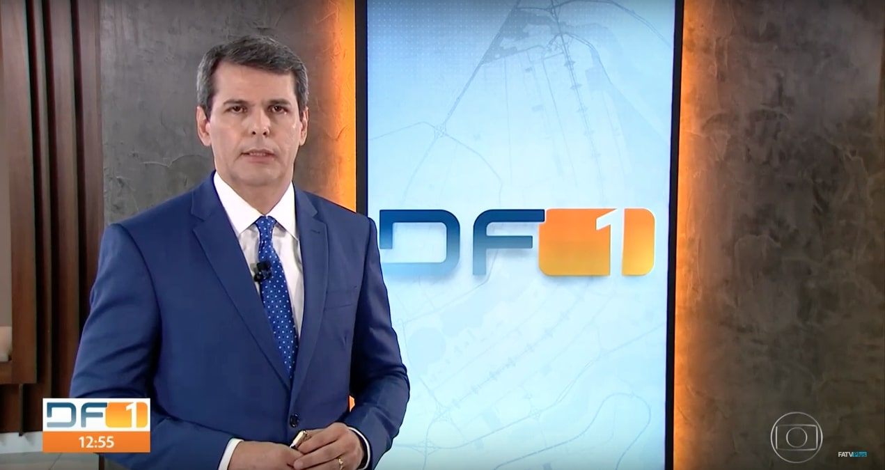Fábio William comandando jornal local da Globo em Brasília em nova redação da emissora (Reprodução/Globo)