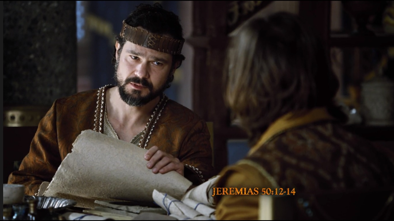 Daniel (Gabriel Gracindo) anunciando a destruição da Babilônia em O Rico e Lázaro