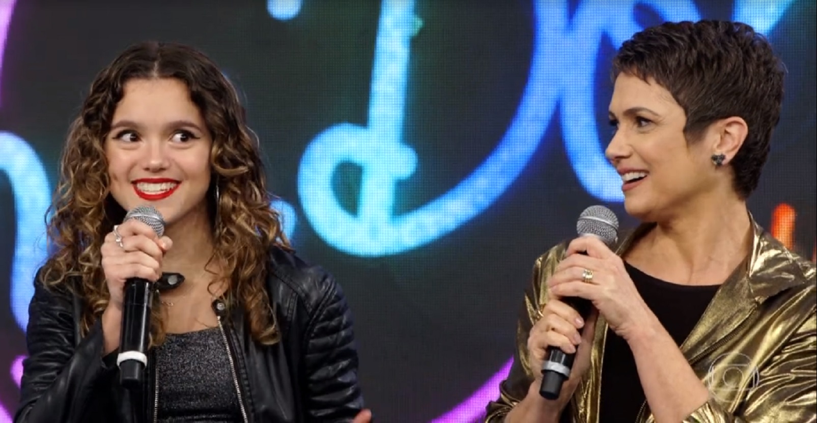 Elisa e a mãe Sandra Annenberg participam do Ding Dong, no Domingão do Faustão