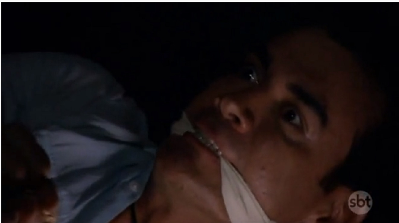Damião (David Zepeda) é sequestrado e amarrado em Abismo de Paixão