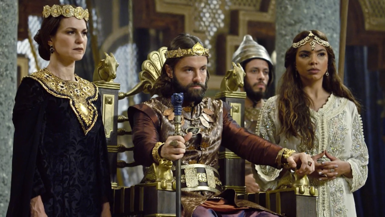 Evil-Merodaque (Kaiky Brito) decide se liberta ou não Joaquim (Osmar Silveira) em O Rico e Lázaro