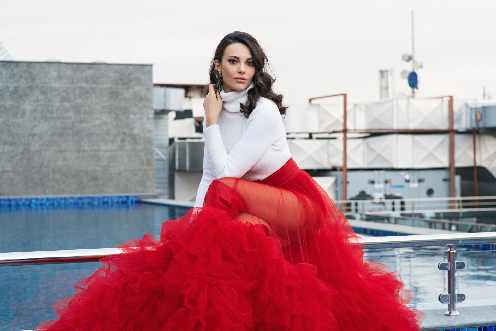 Atriz e cantora Tuvana Türkay em ensaio para o Observatório da TV (Crédito/Foto: Cem Talu)