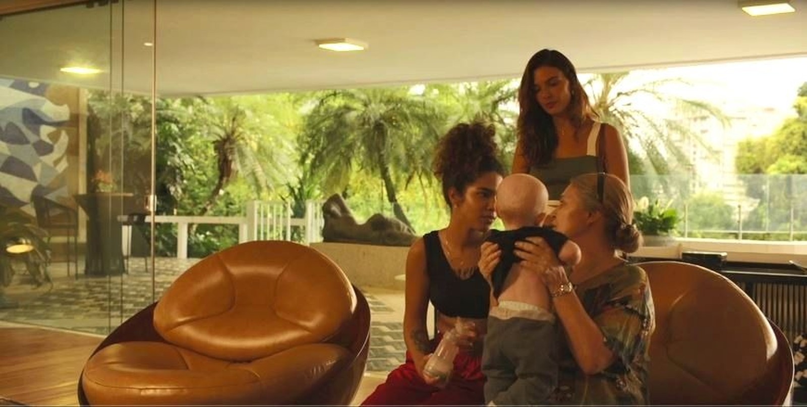 Verena recebe Nicete e Betina, em Amor de Mãe