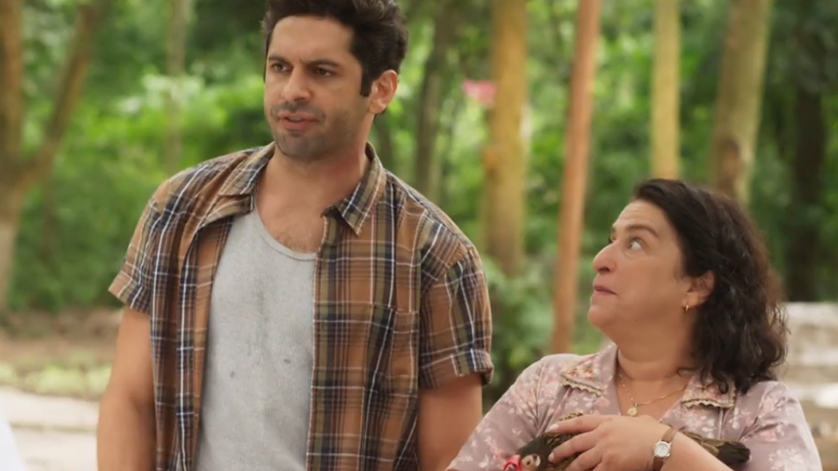 Zezinho (João Baldasserini) e Ermelinda (Grace Gianoukas) em Salve-se Quem Puder
