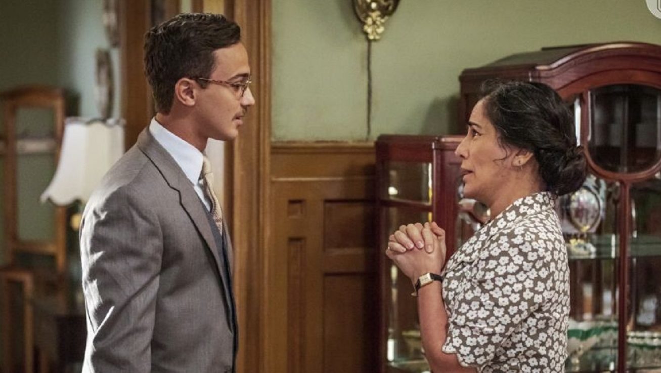 Julinho (André Luiz Frambach) e Lola (Glória Pires) em Éramos Seis