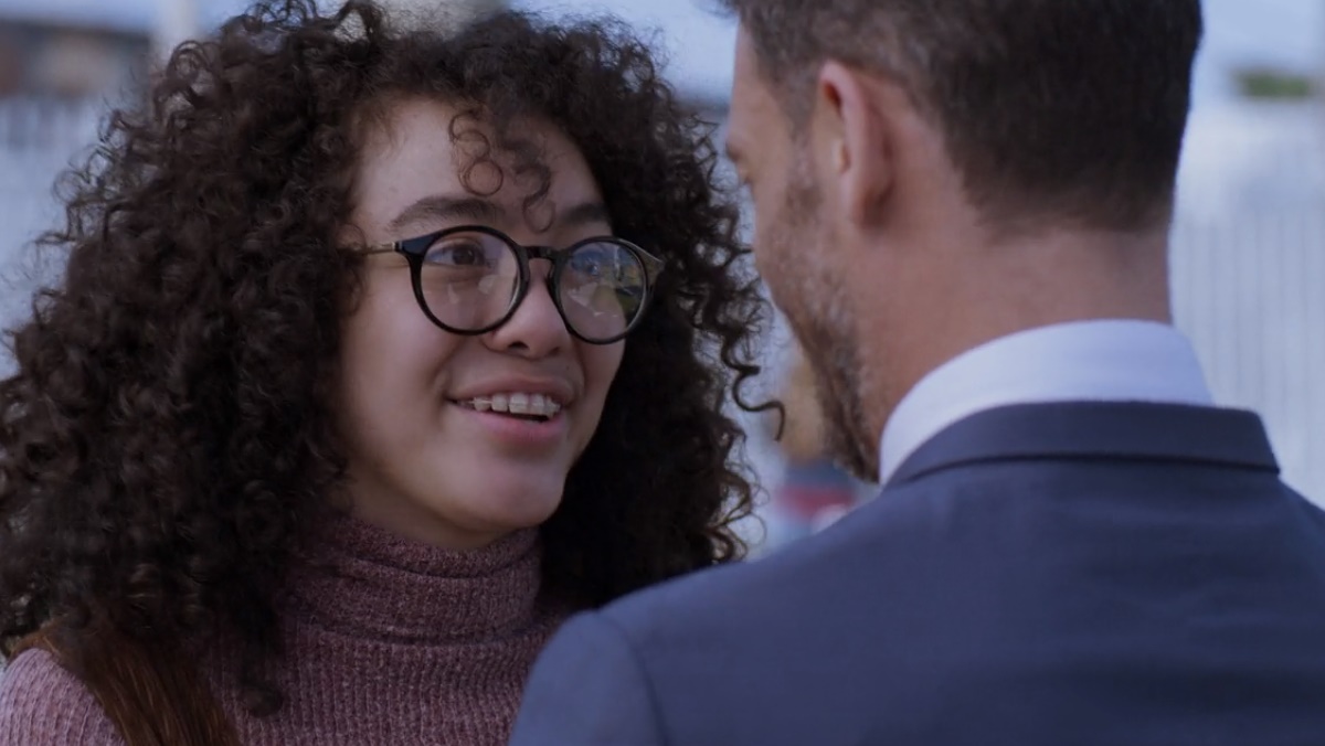 Betty conquista o amor de Armando e vira amante (Reprodução: Netflix)