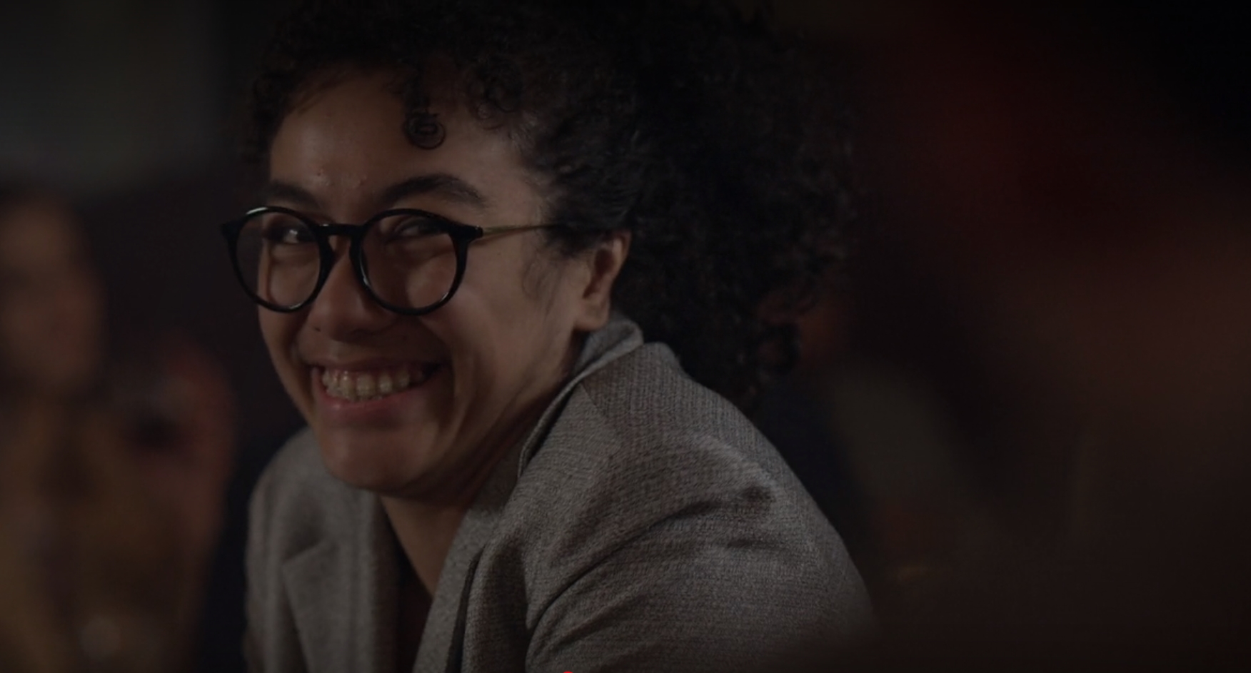 Betty se dá bem em jantar de negócios (Reprodução: Netflix)