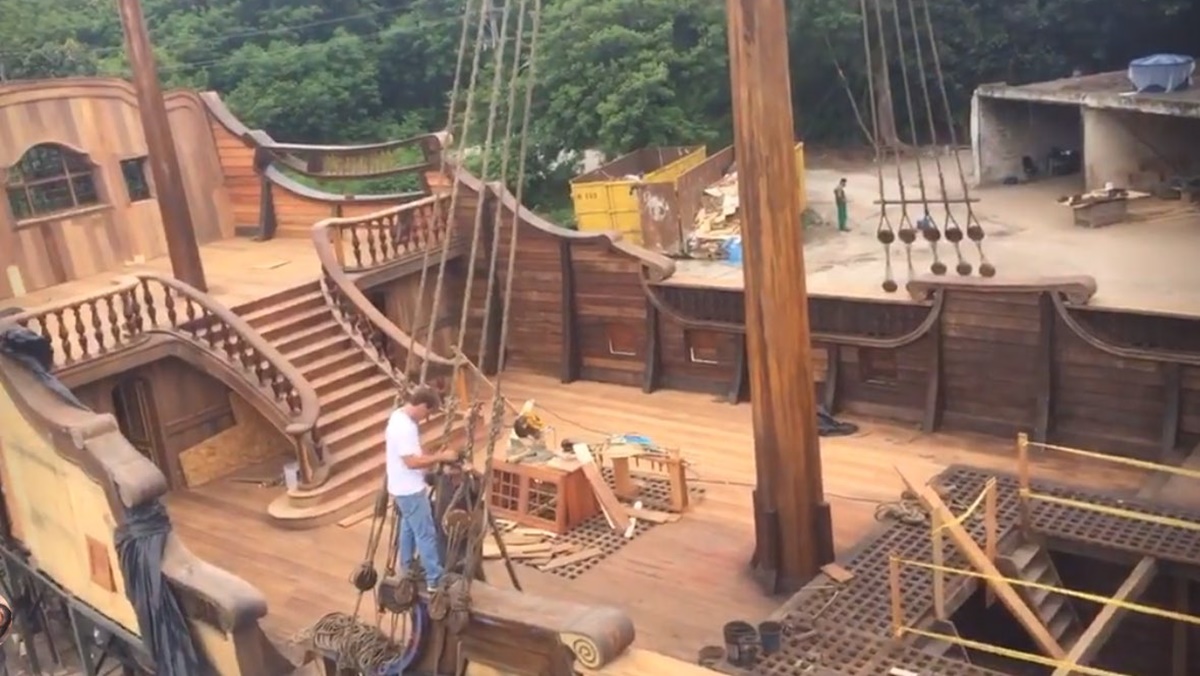 Construção de barco cenográfico para a novela Nos Tempos do Imperador (Divulgação: TV Globo)