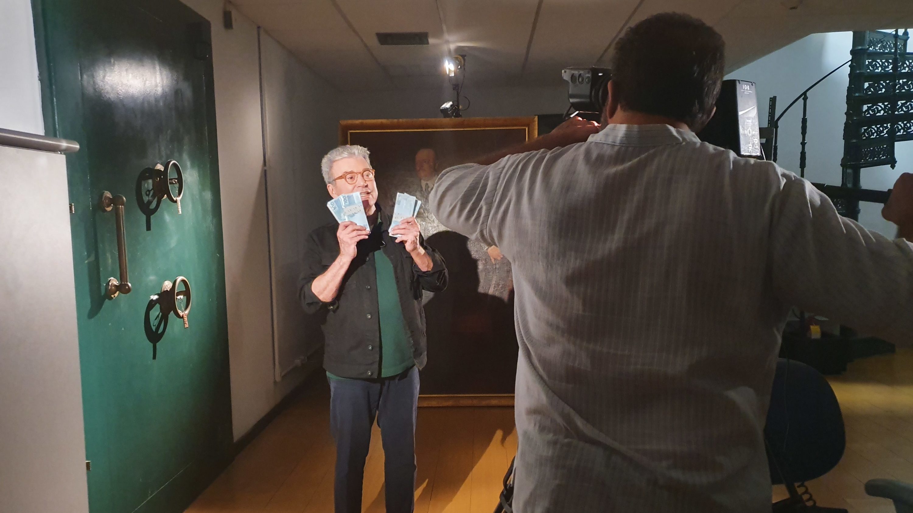 Edney Silvestre. Globo Repórter mostra diferentes maneiras de lidar com o dinheiro