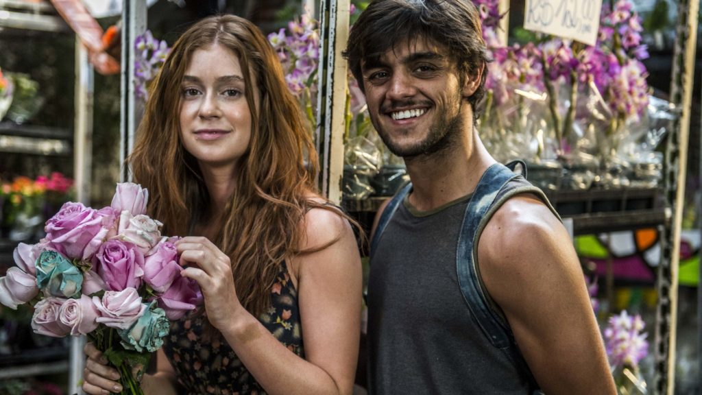Eliza (Marina Ruy Barbosa) e Jonatas (Felipe Simas) de Totalmente Demais
