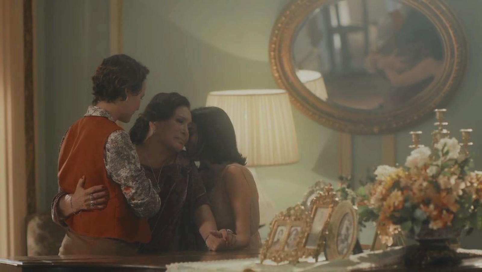 Emília (Susana Vieira), Justina (Julia Stockler) e Adelaide (Joana de Verona) em Éramos Seis
