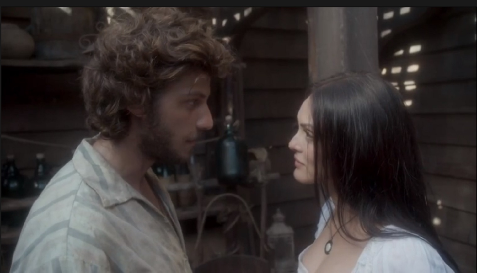 Joaquim (Chay Suede) e Anna (Isabelle Drummond) em Novo Mundo