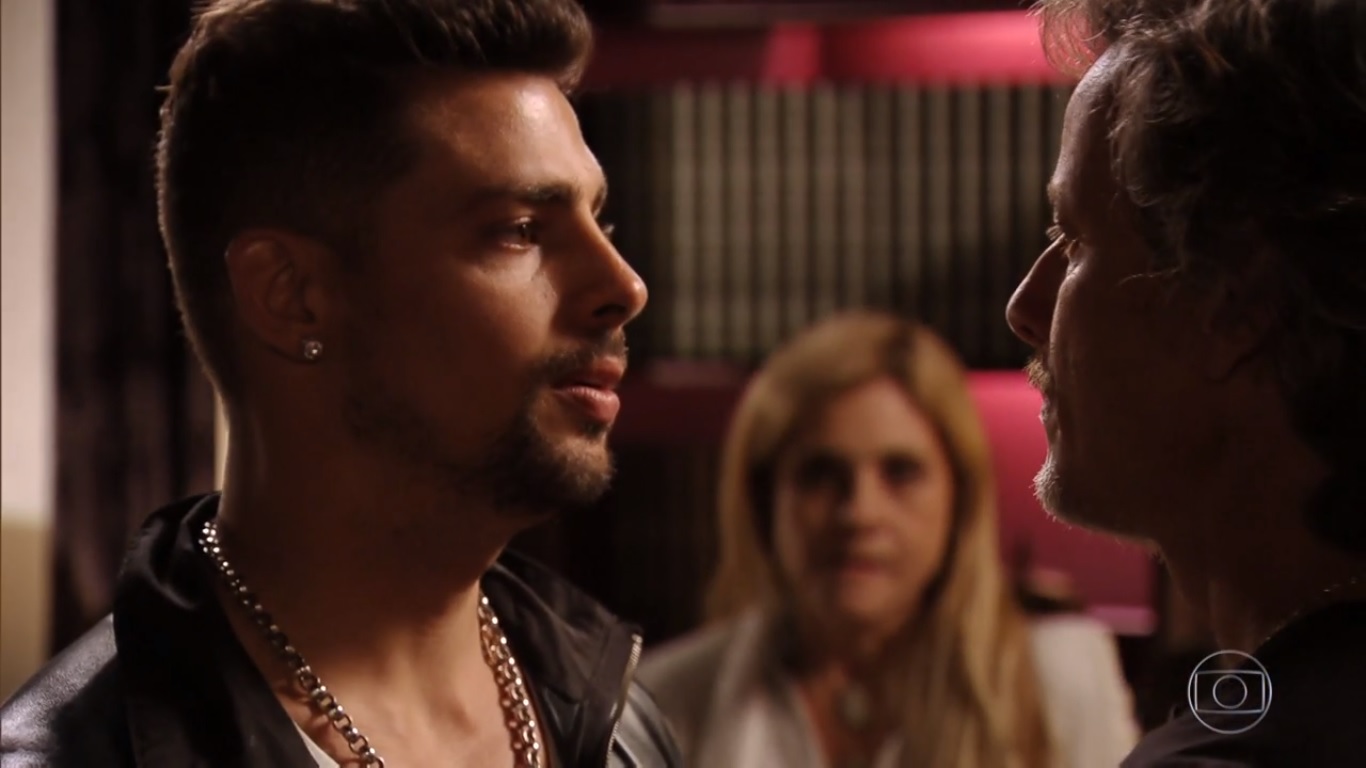 Jorginho (Cauã Reymond), Carminha (Adriana Esteves) e Max (Marcello Novaes) de Avenida Brasil
