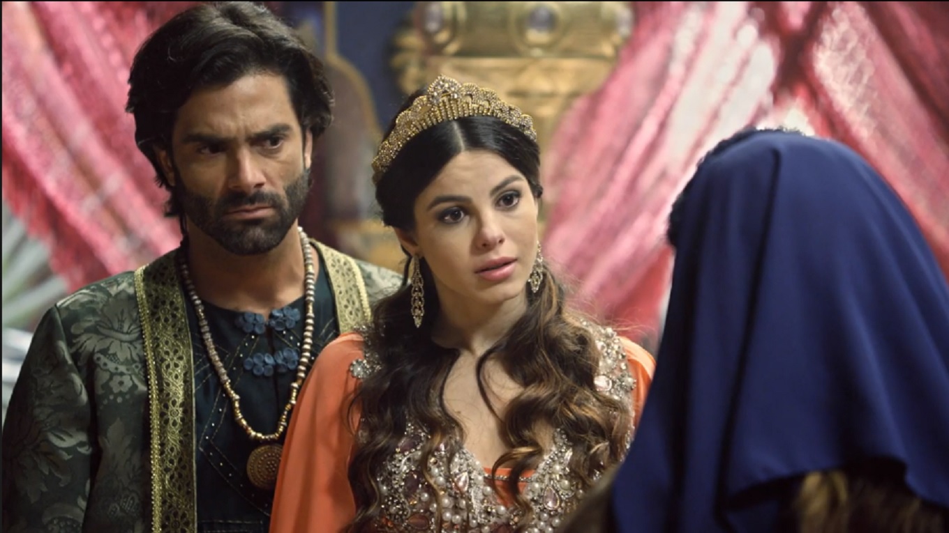 Nabonido (Augusto Garcia), Nitócris (Stephany Brito) e Darice (Ana Zettel) em O Rico e Lázaro