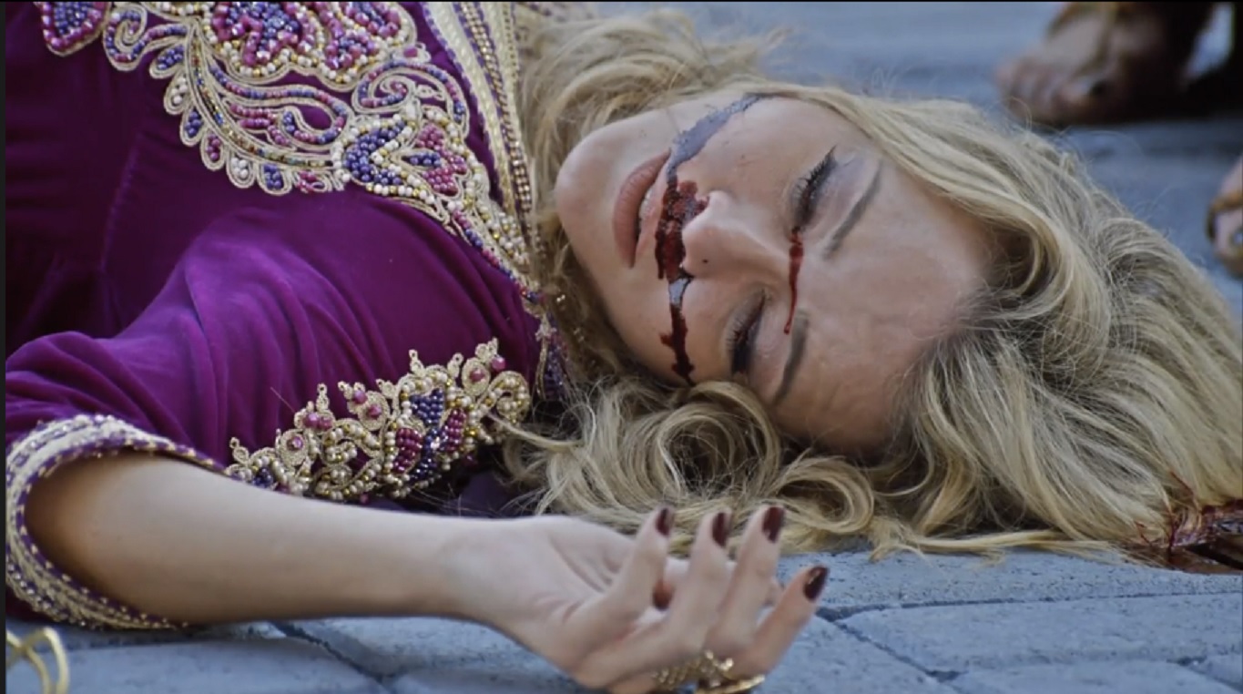 Sammu-Ramat (Christine Fernandes) morta em O Rico e Lázaro