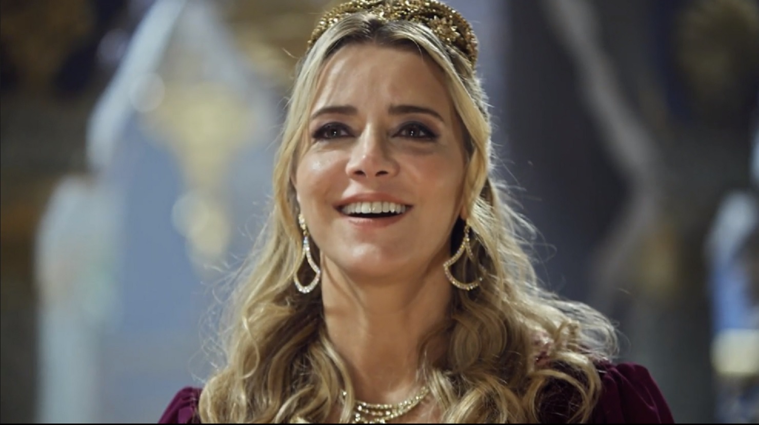 Sammu-Ramat (Christine Fernandes) em O Rico e Lázaro