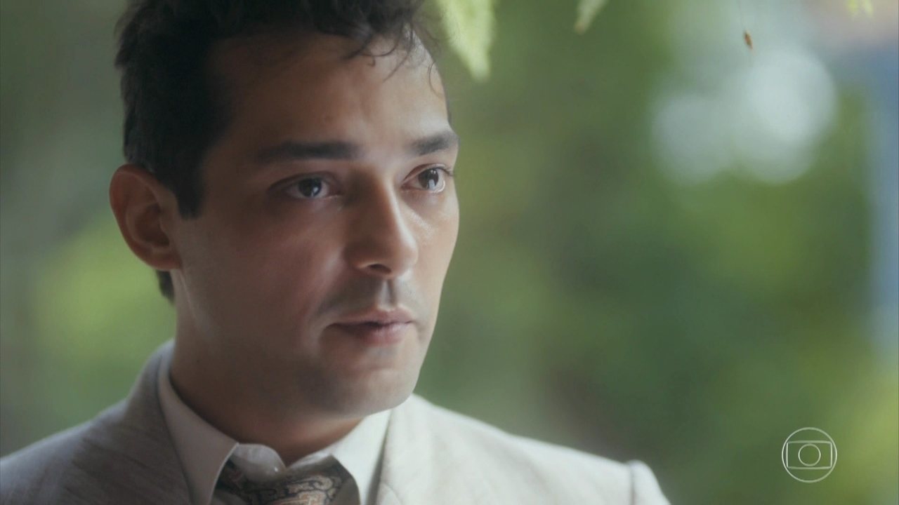 Zeca (Eduardo Sterblitch) em Éramos Seis