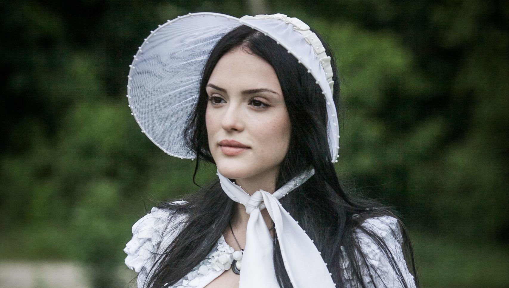 Anna ( Isabelle Drummond )