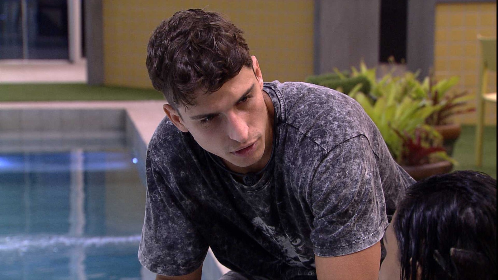 Felipe explica para Flay o próximo paredão do BBB20 (Foto: Reprodução/TVGlobo)