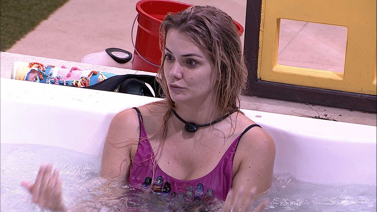 Marcela conversa com sisters na hidromassagem do BBB20 (Reprodução/TVGlobo)