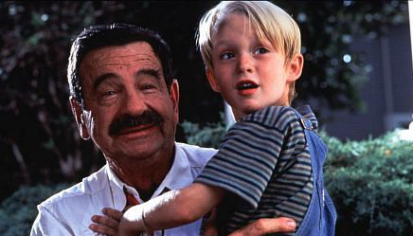 Mason Gamble e Walter Matthau em cena do filme Dennis, o Pimentinha (Reprodução / Warner Bros)