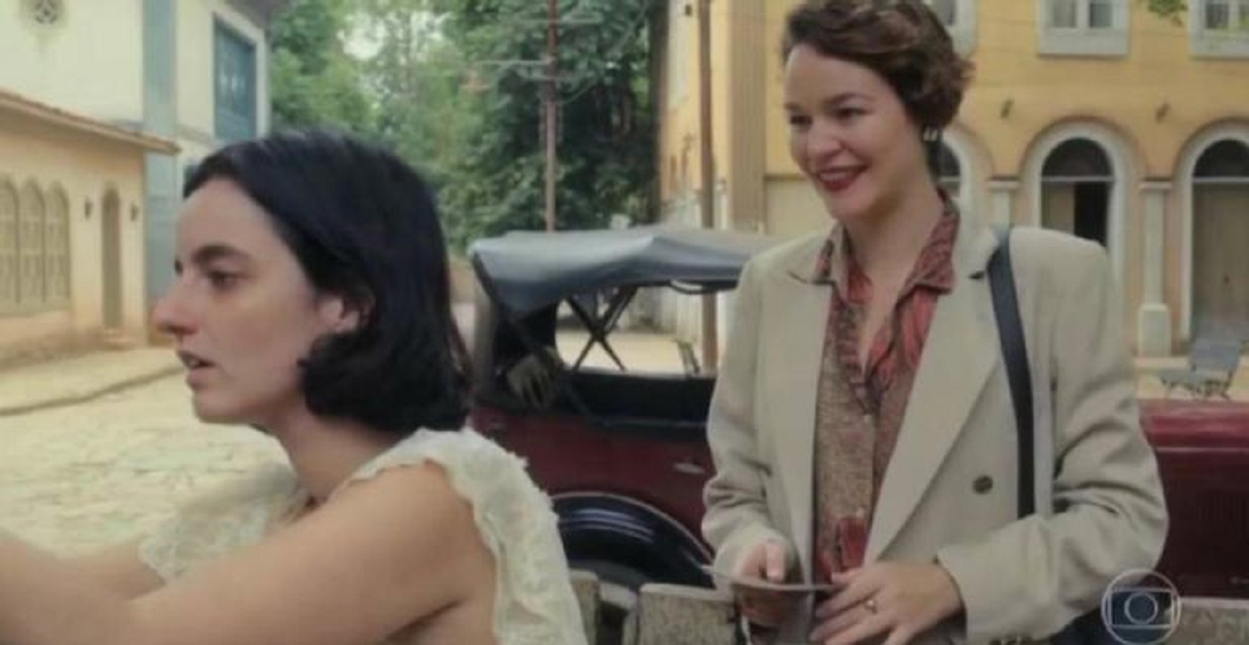 Justina (Julia Stockler) e Adelaide (Joana de Verona) em Éramos Seis