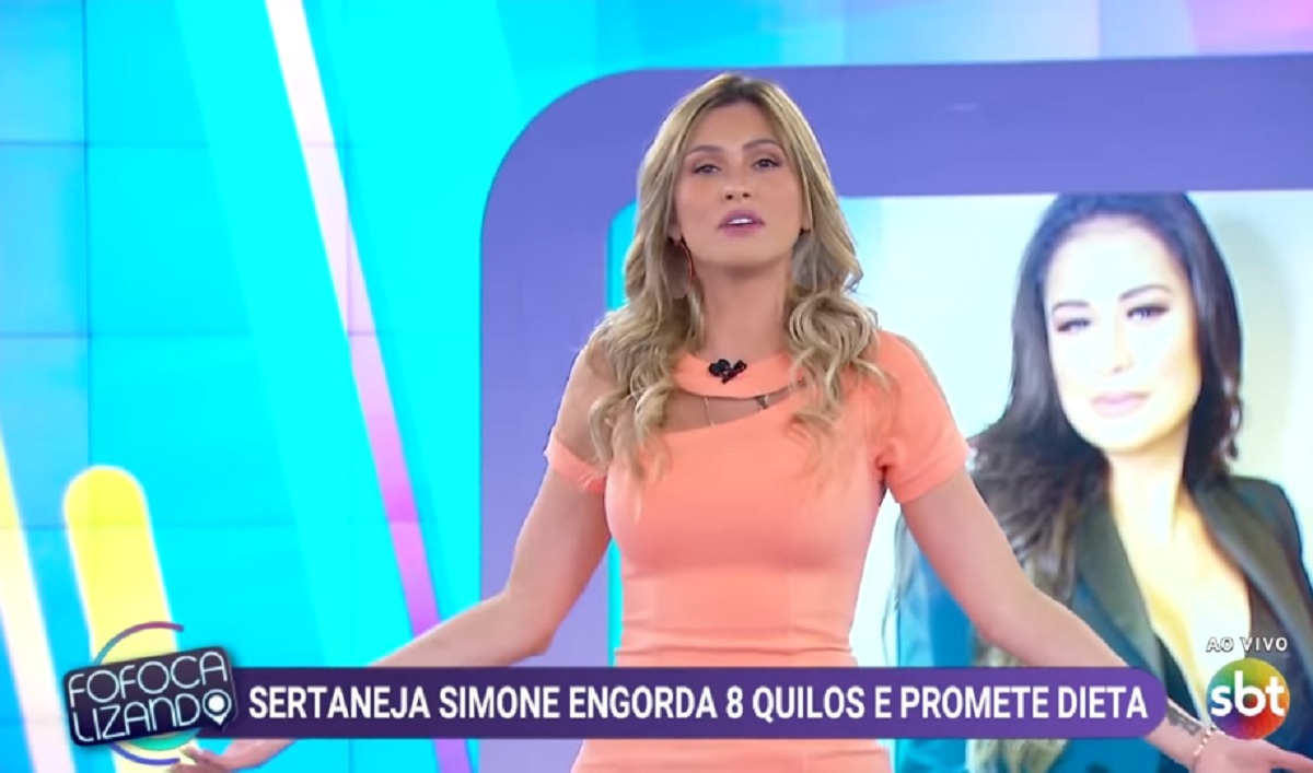 Lívia Andrade, no comando do Fofocalizando