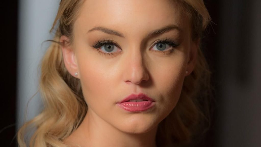 Angelique Boyer interpreta Montserat em O Que a Vida Me Roubou (Reprodução: SBT)