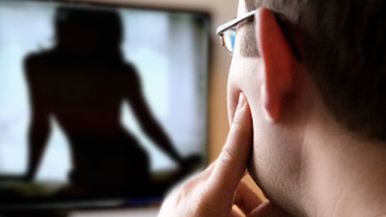 Conheça os canais pornô disponíveis na TV brasileira