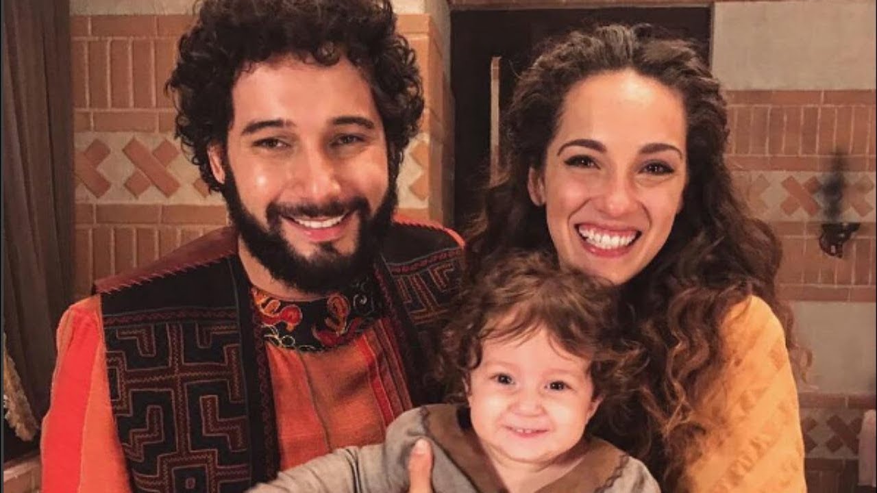 Bruna Pazinato e Rafael Almeida como Rebeca e Hurzabum em O Rico e Lázaro (Reprodução / YouTube)