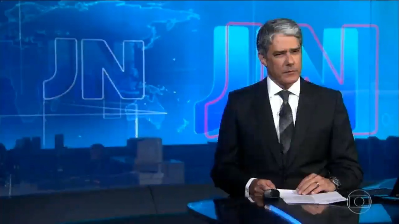 O apresentador William Bonner, no Jornal Nacional (Reprodução / YouTube)