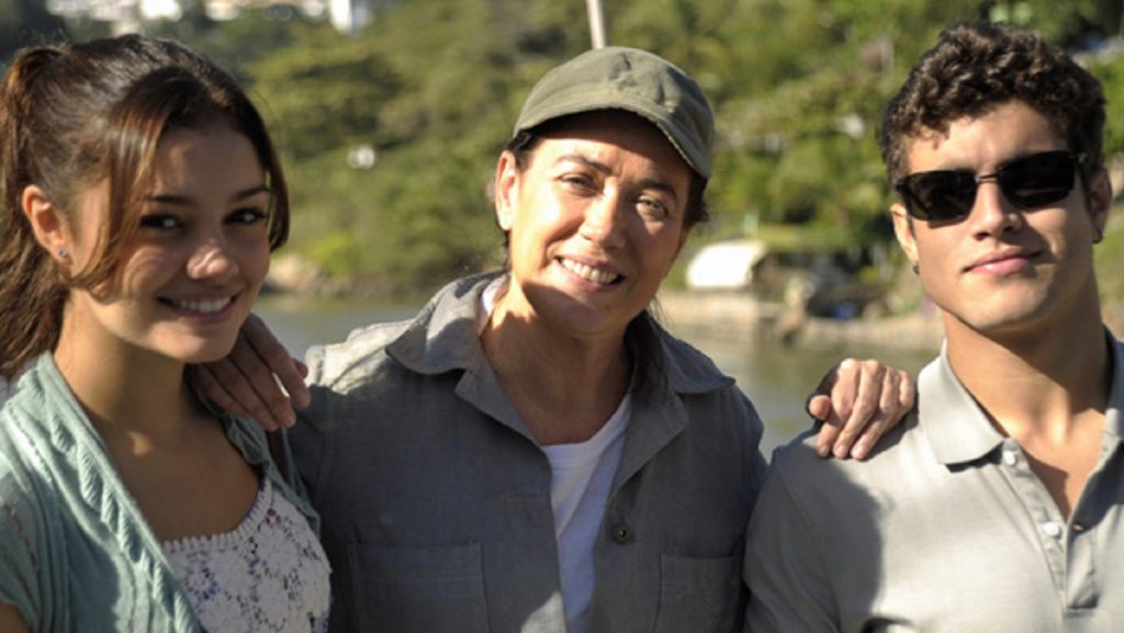 Amália (Sophie Charlotte), Griselda (Lilia Cabral) e Antenor (Caio Castro) em Fina Estampa