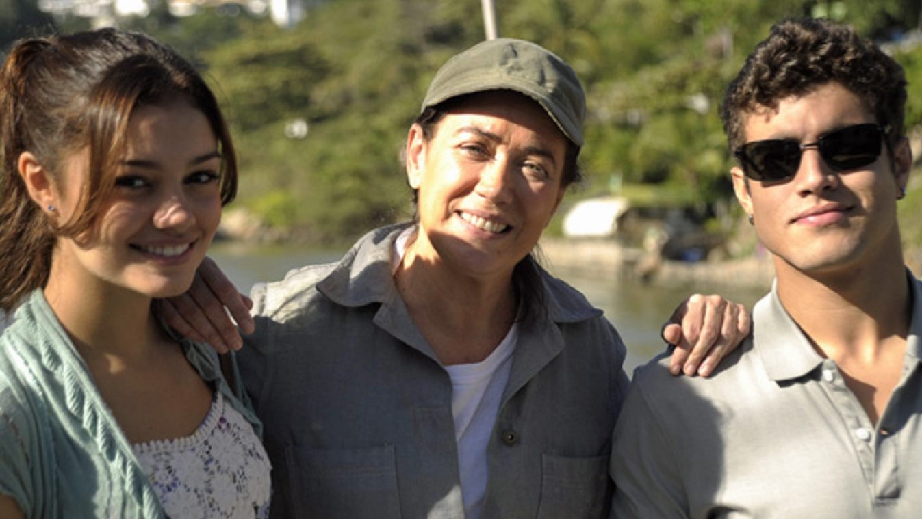 Amália (Sophie Charlotte), Griselda (Lilia Cabral) e Antenor (Caio Castro) em Fina Estampa