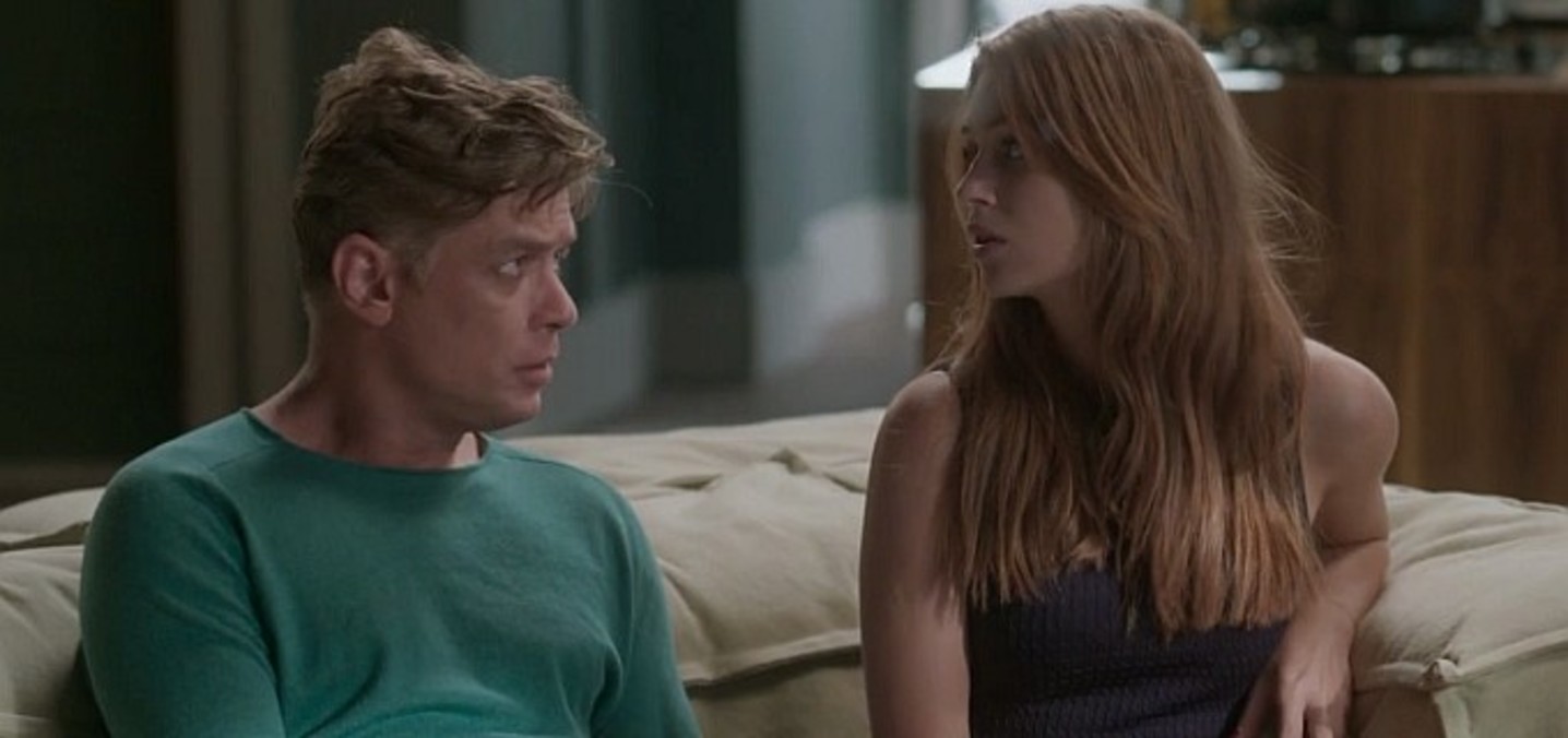 Arthur (Fábio Assunção) e Eliza (Marina Ruy Barbosa) de Totalmente Demais