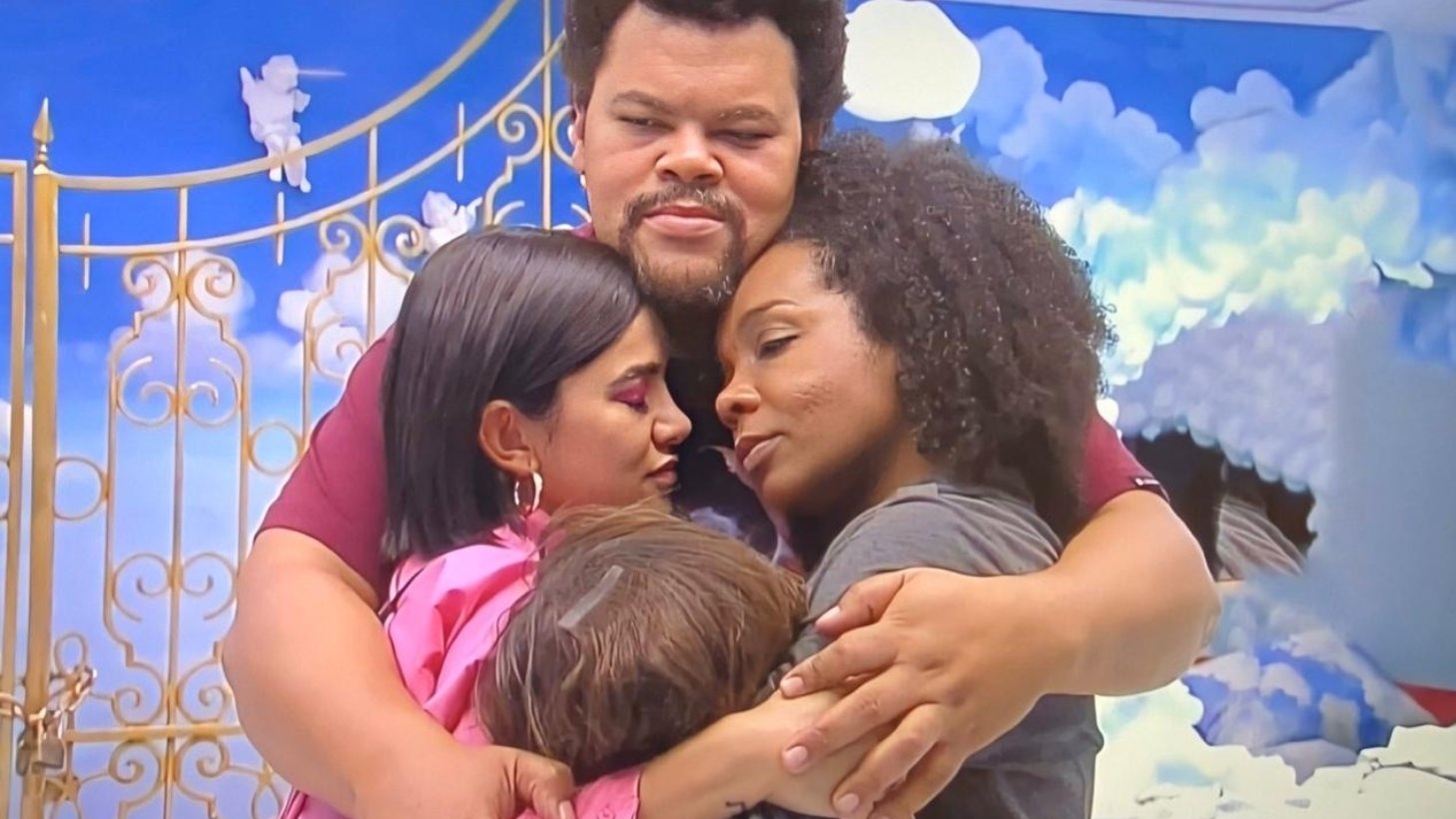 Babu tenta acalmar sisters do BBB20 (Reprodução/TVGlobo)