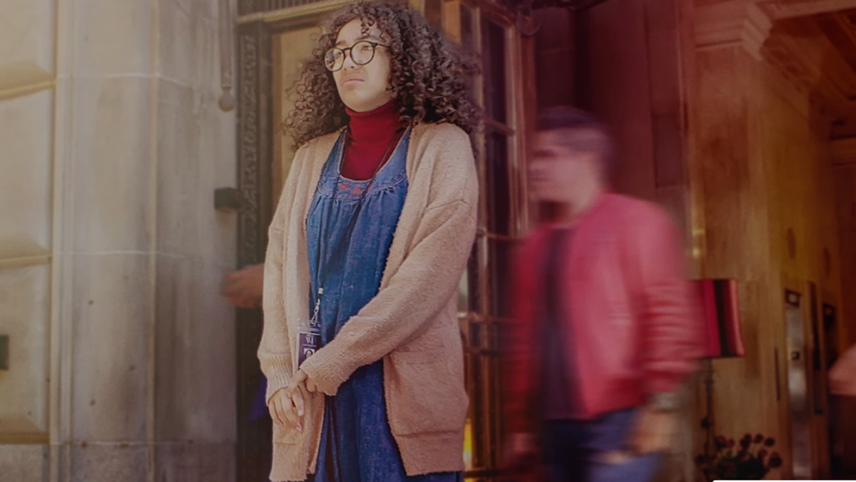 Betty descobre que Armando esteve com uma prostituta (Reprodução: Netflix)