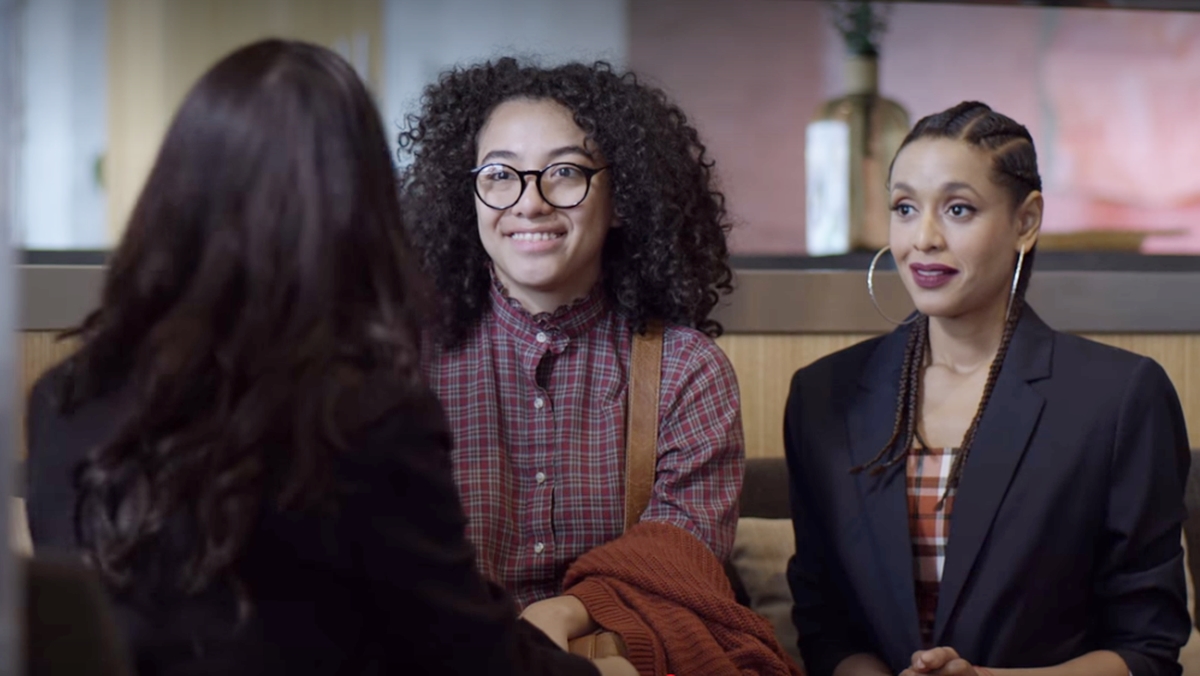 Betty salva emprego de funcionário da V&M (Reprodução: Netflix)