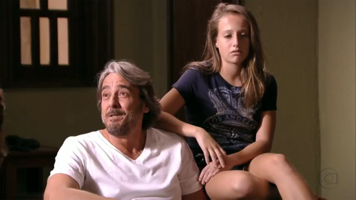 Cadinho (Alexandre Borges) e Paloma (Bruna Griphao) em Avenida Brasil