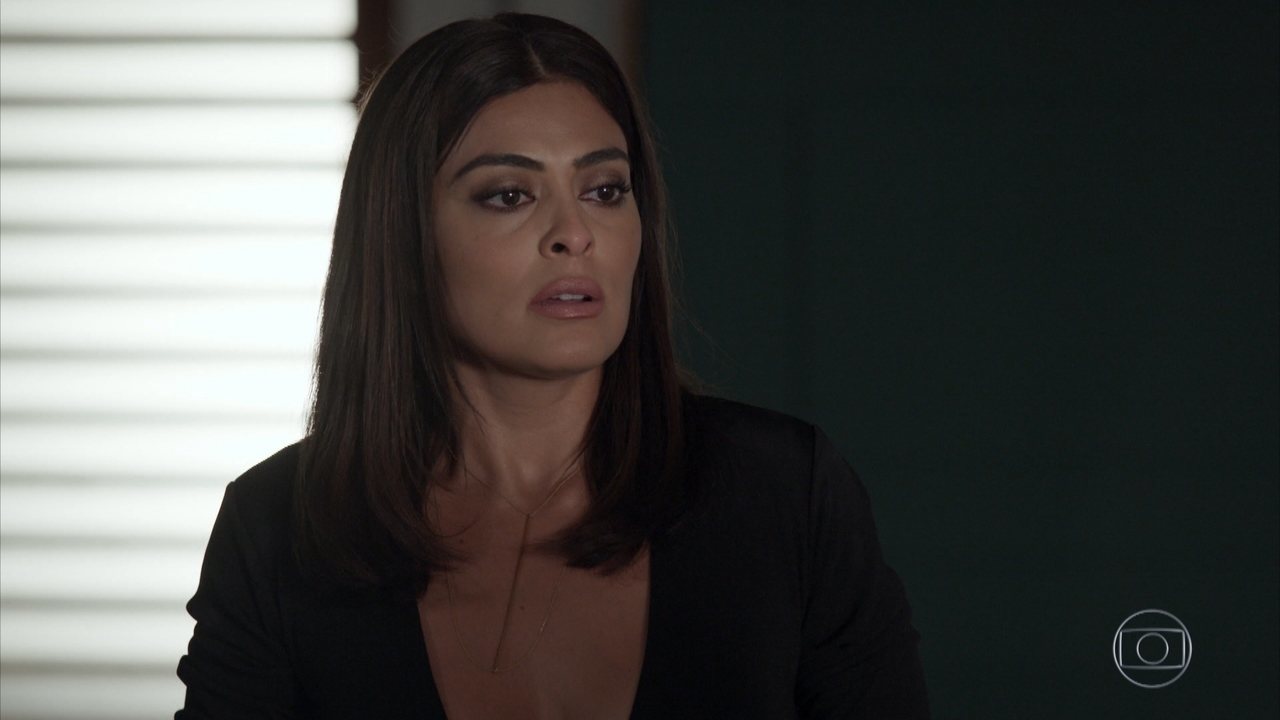Carolina (Juliana Paes) em Totalmente Demais