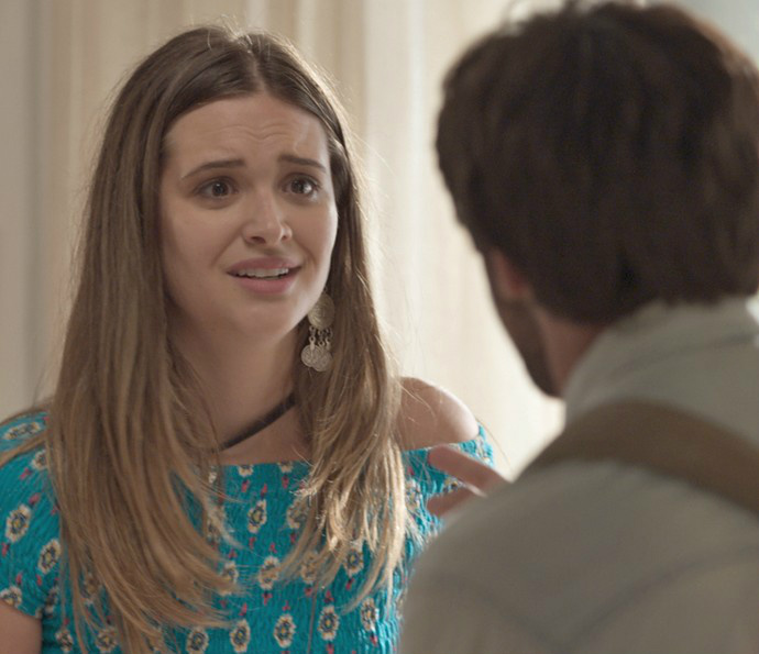 Cassandra (Juliana Paiva) e Jonatas (Felipe Simas) de Totalmente Mais