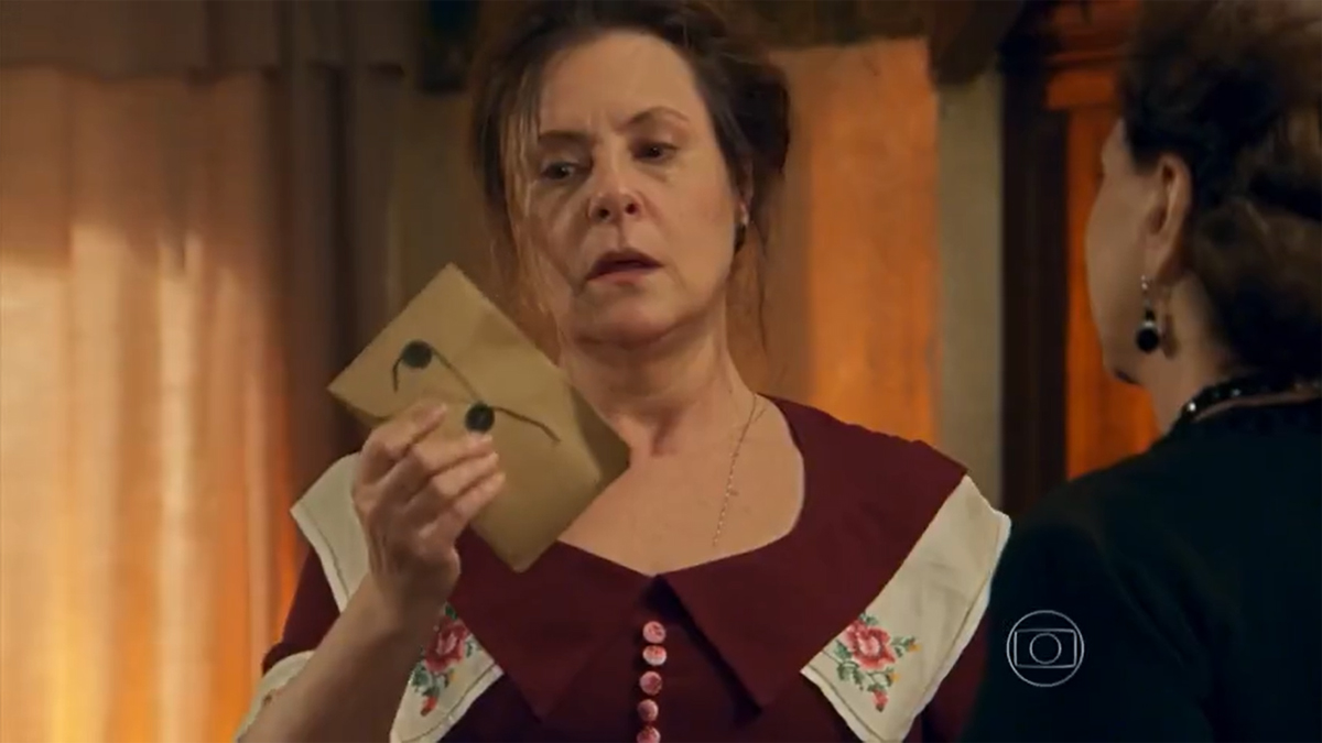 Cunegundes (Elizabeth Savala) e Anastácia (Eliane Giardini) em Êta Mundo Bom!