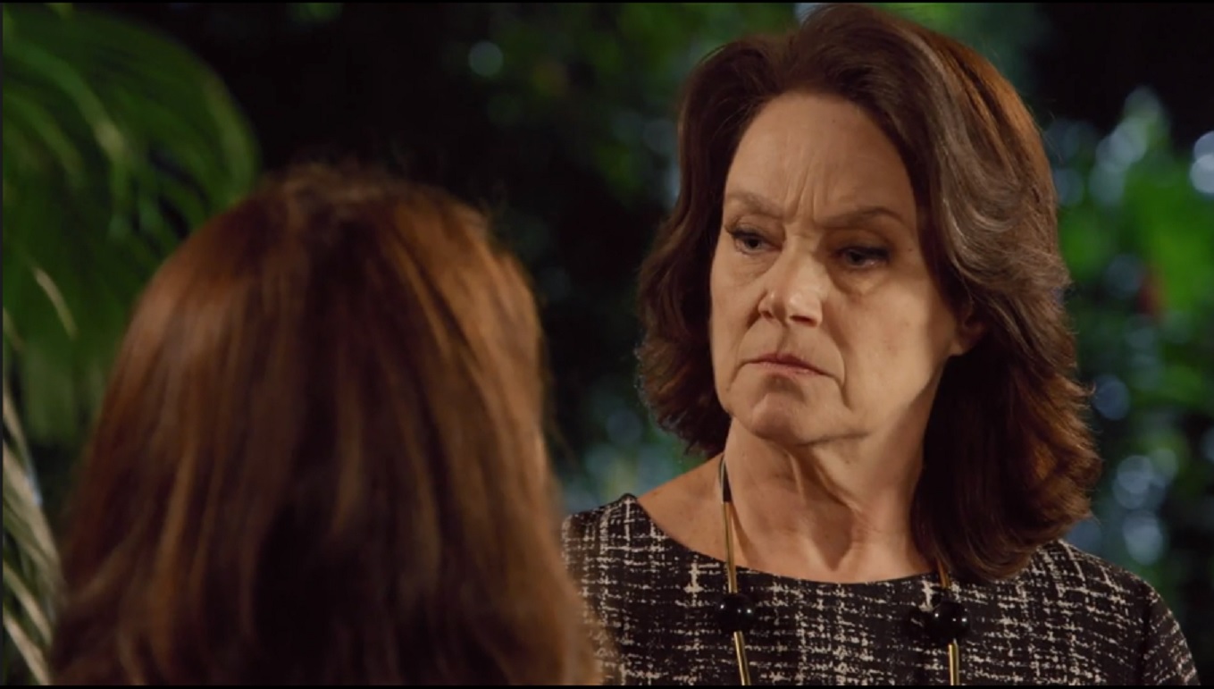 Débora (Manuela do Monte) e Verônica (Selma Egrei) em Apocalipse