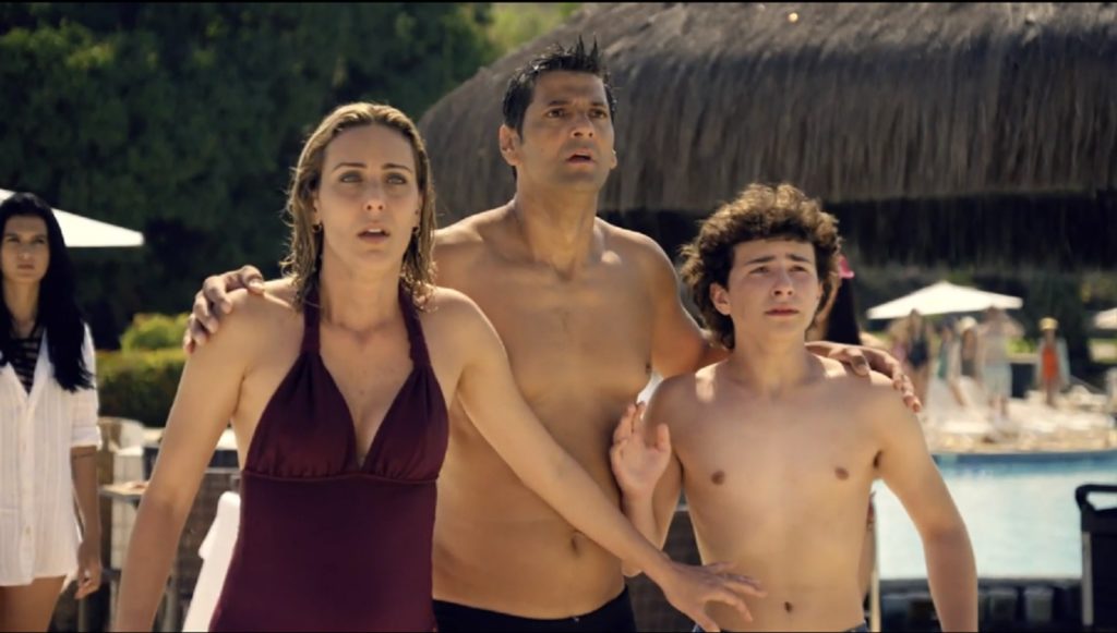 Elisa (Déborah Kalume), Jonathan (Gilberto Hernandez) e Uri (Fhelipe Gomes) em Apocalipse