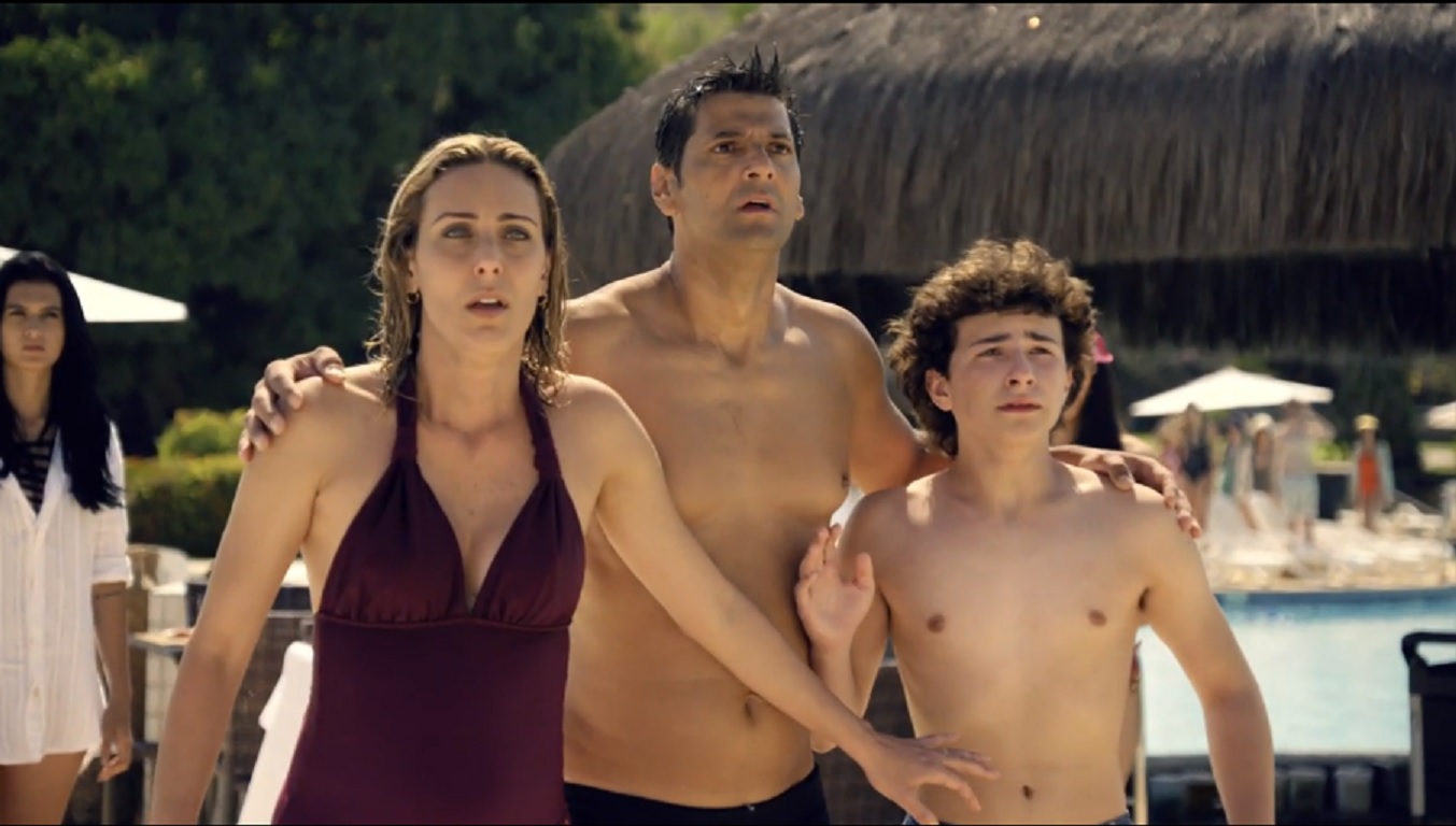 Elisa (Déborah Kalume), Jonathan (Gilberto Hernandez) e Uri (Fhelipe Gomes) em Apocalipse