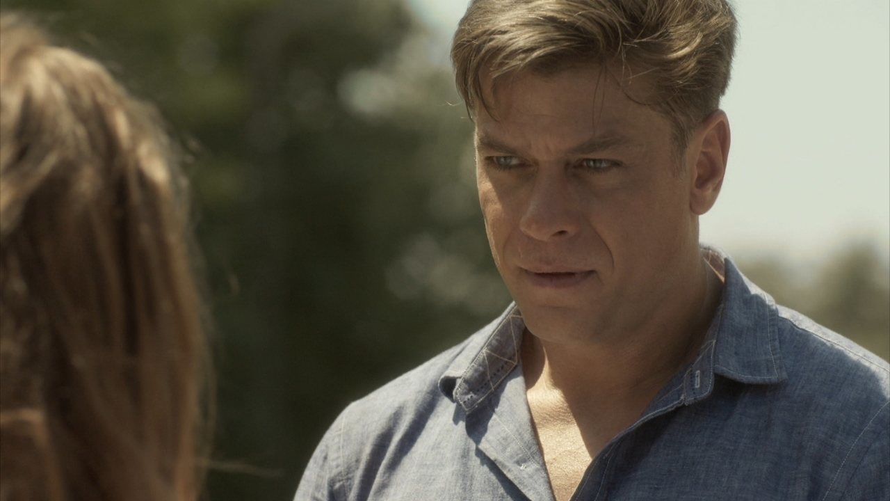 Eliza (Marina Ruy Barbosa) e Arthur (Fábio Assunção) em Totalmente Demais