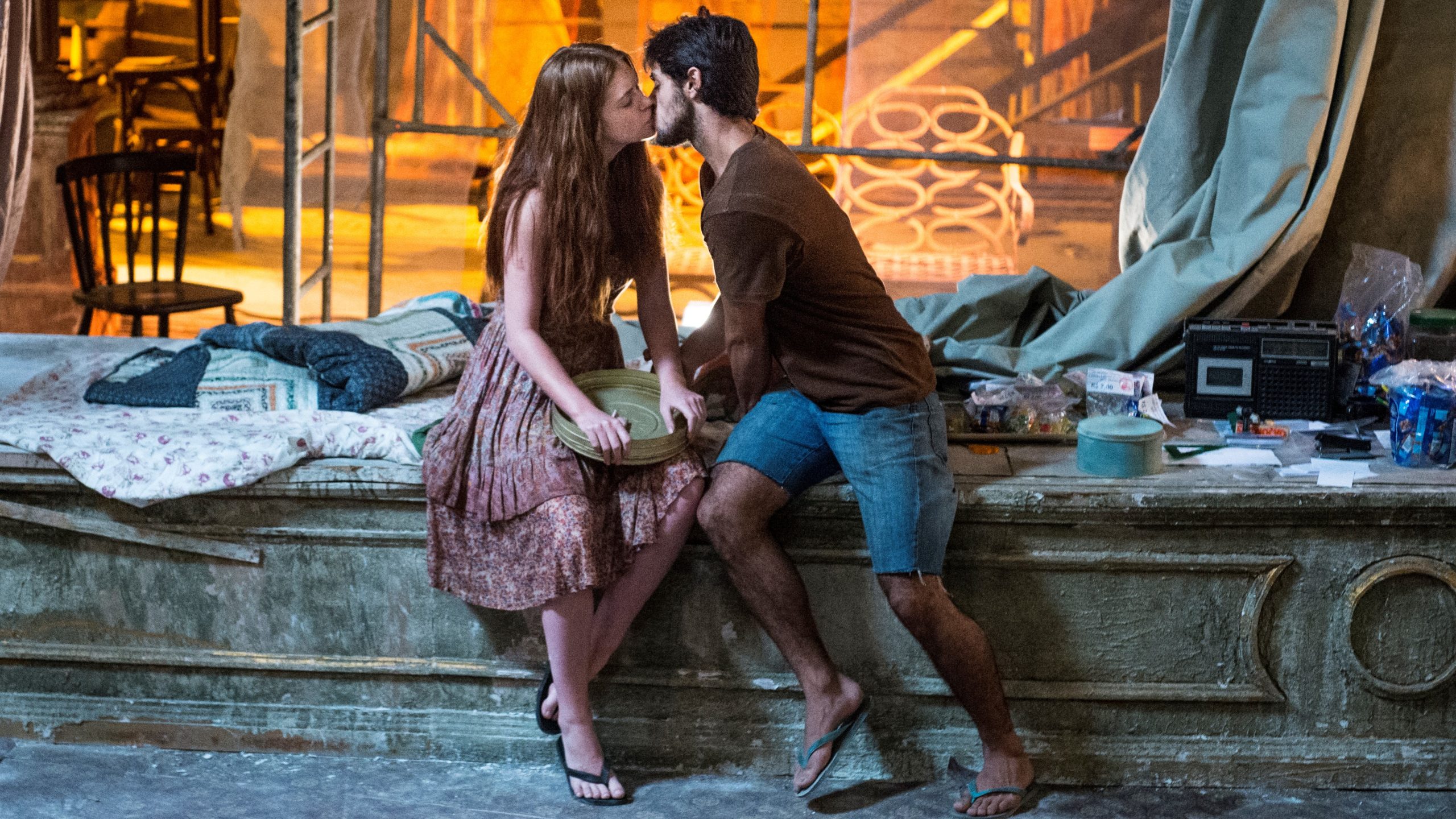 Eliza (Marina Ruy Barbosa) e Jonatas (Felipe Simas) em Totalmente Demais