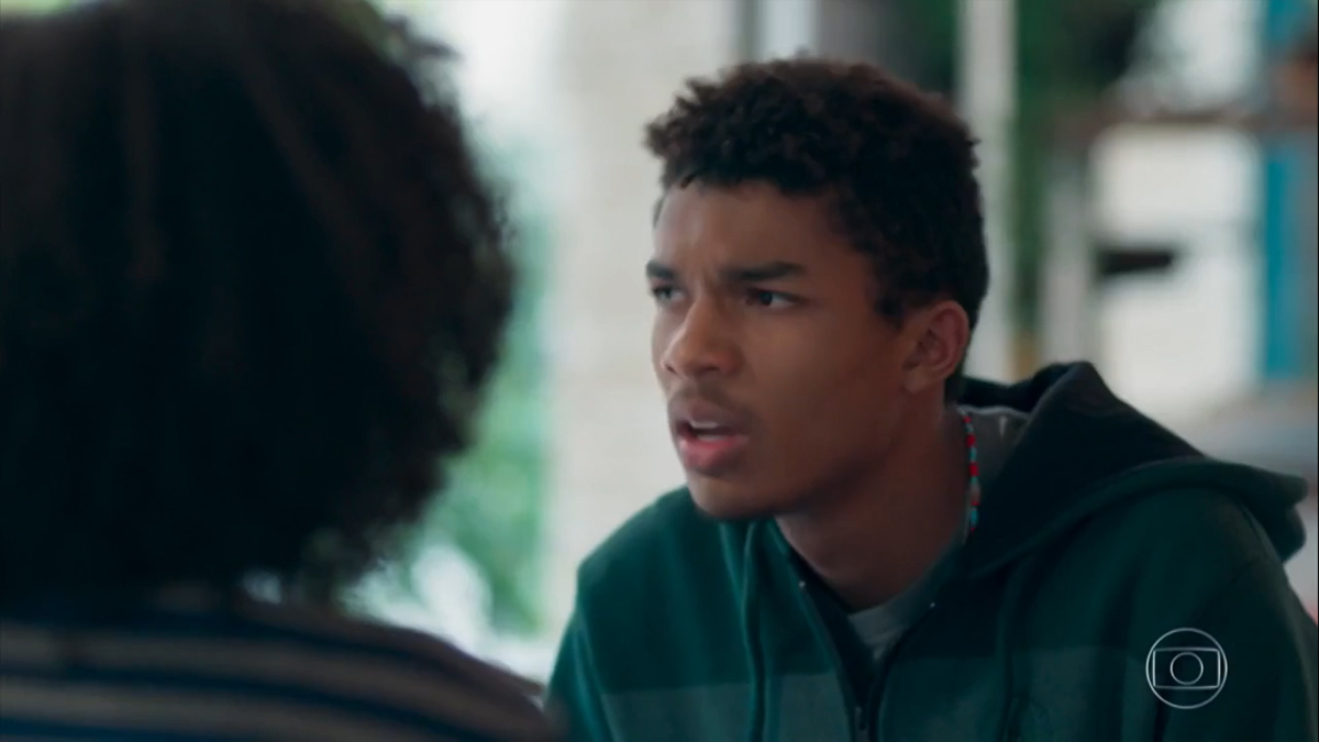 Ellen (Heslaine Vieira) e Anderson (Juan Paiva) em Malhação